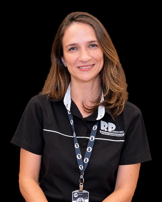 Larissa Vieira, instrutora do curso Ficha Técnica de Custo